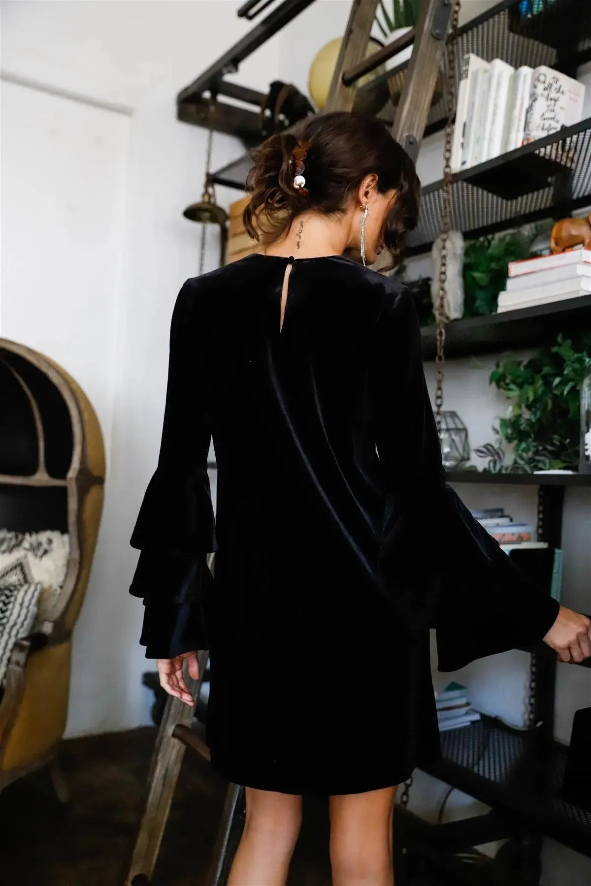 Black Velvet Ruffled Long Sleeve Relaxed Mini Dress /1-2-2-2