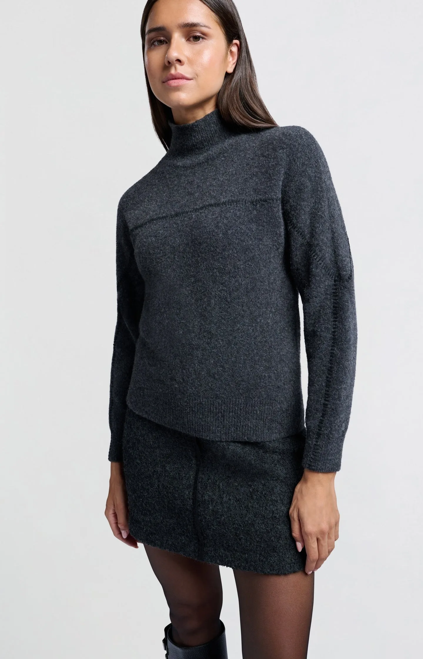 Dark mini skirt in wool mix with seam detail
