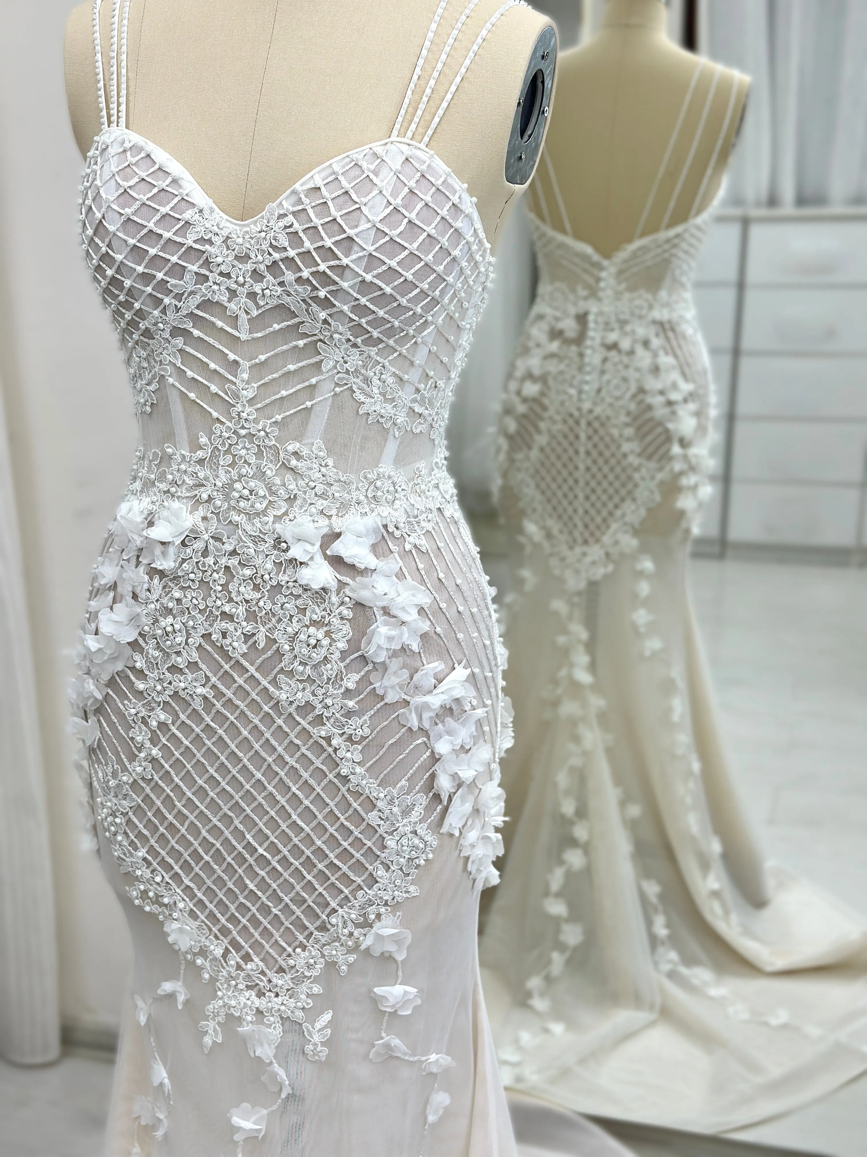 Elegant Romantic Lace Wedding Dress Low Back