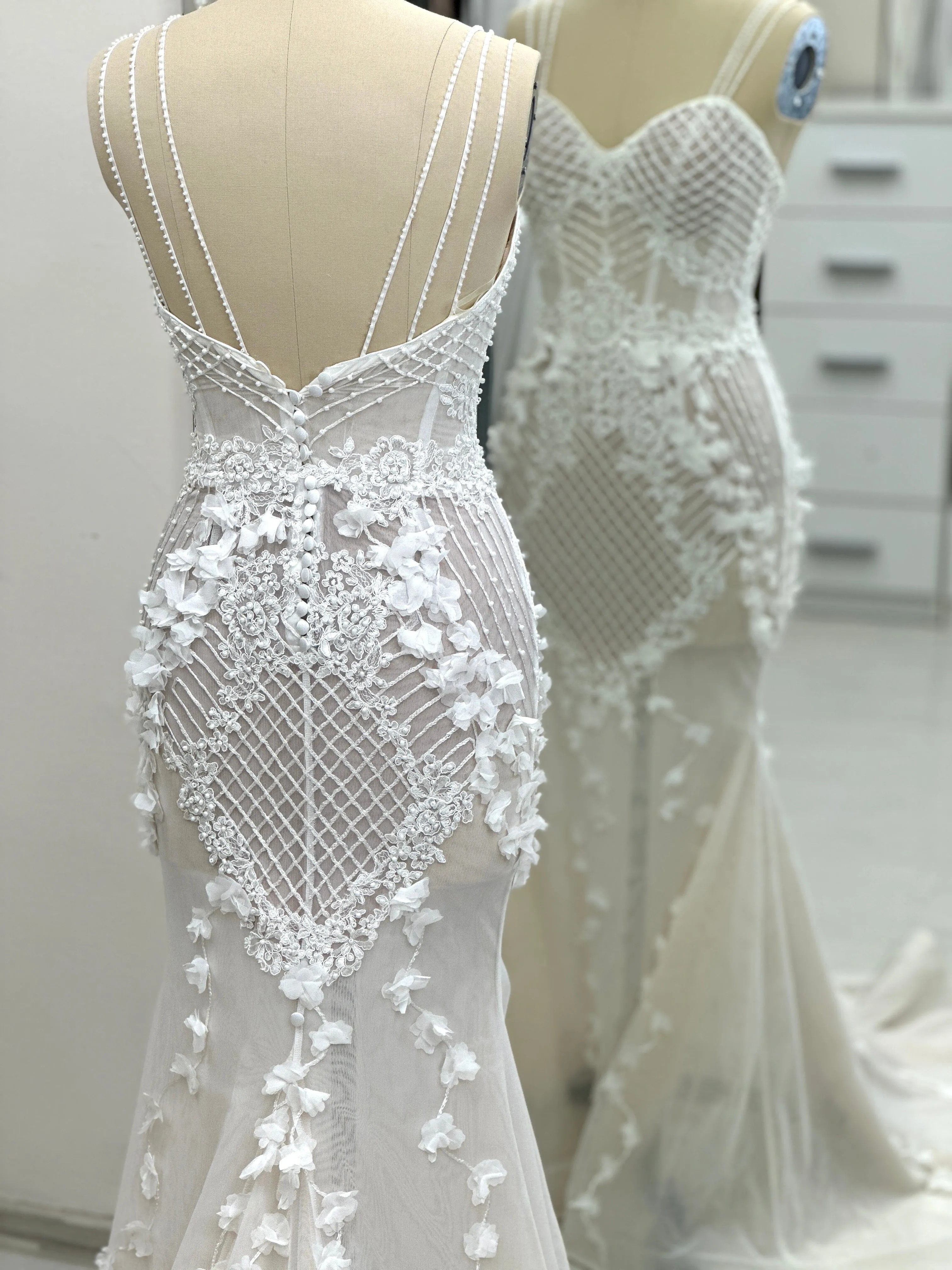 Elegant Romantic Lace Wedding Dress Low Back