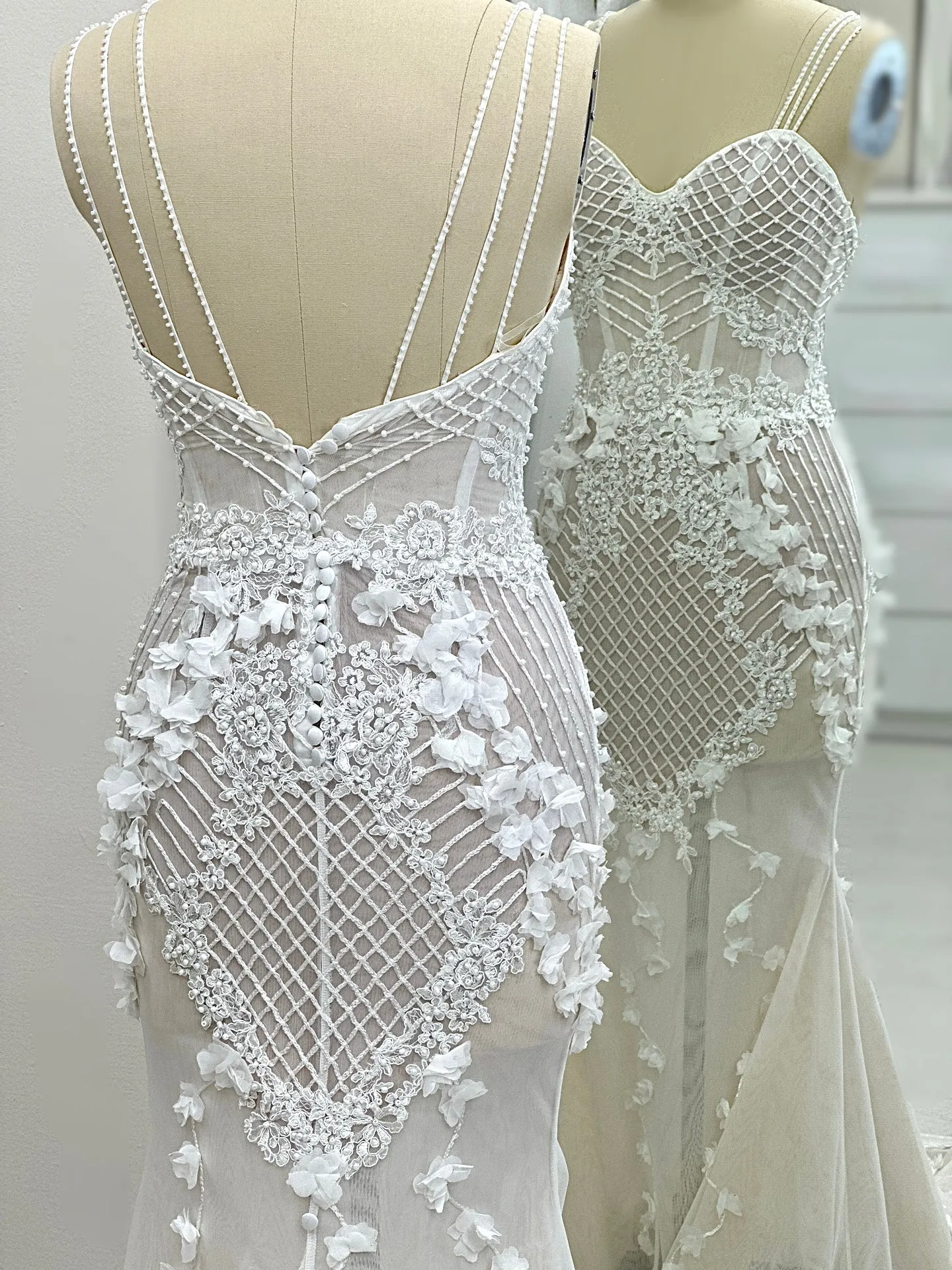 Elegant Romantic Lace Wedding Dress Low Back