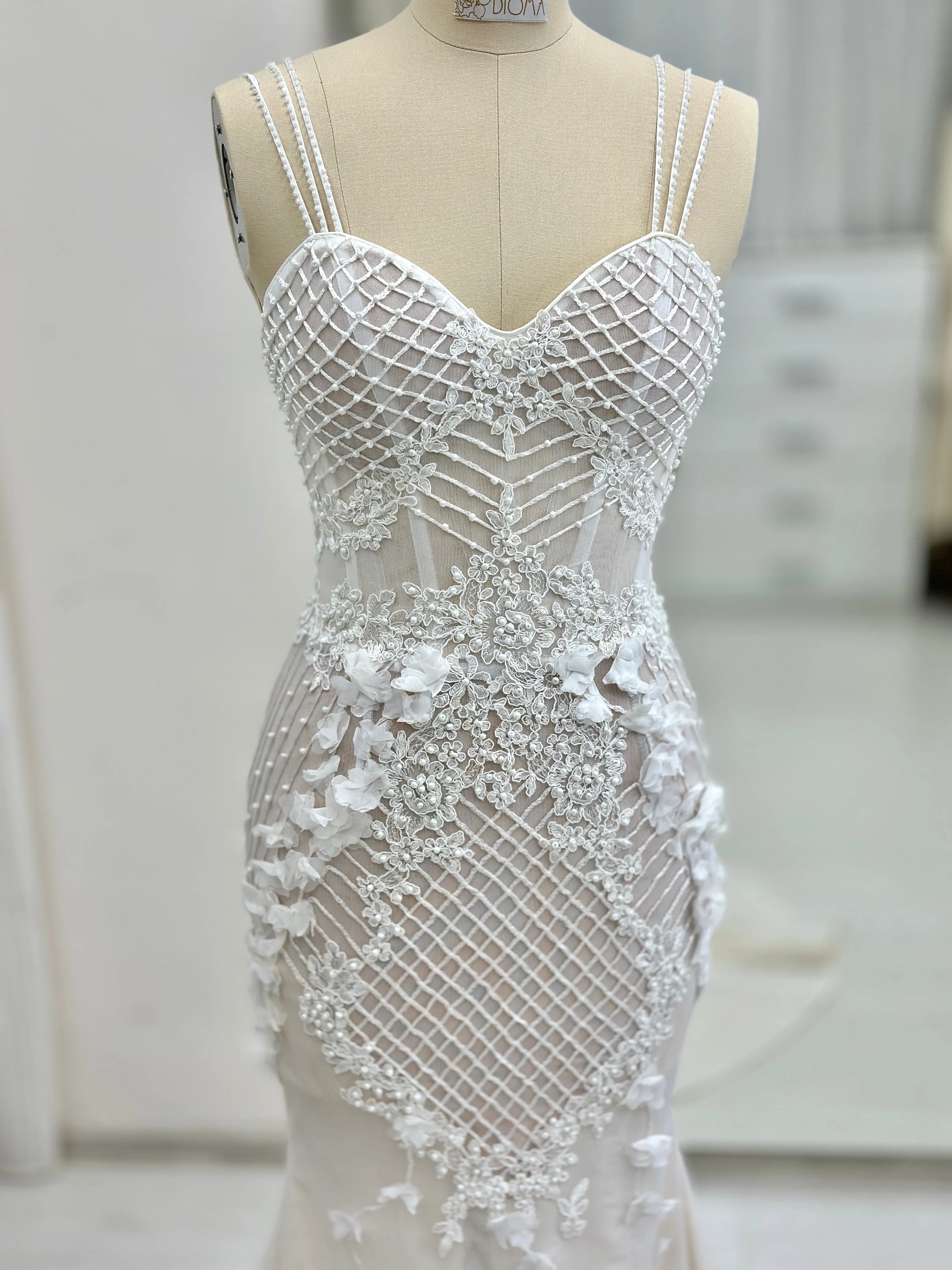 Elegant Romantic Lace Wedding Dress Low Back