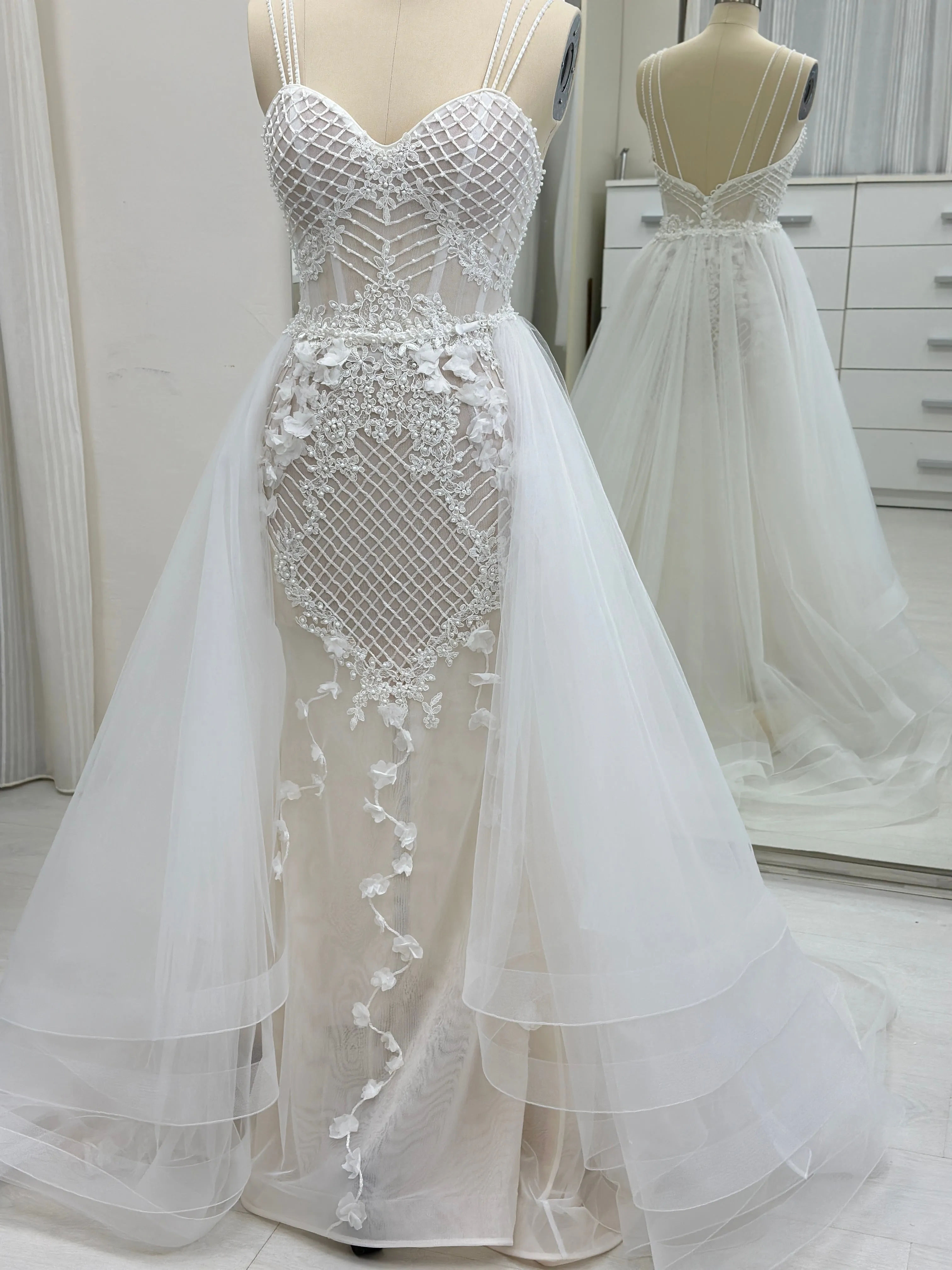 Elegant Romantic Lace Wedding Dress Low Back