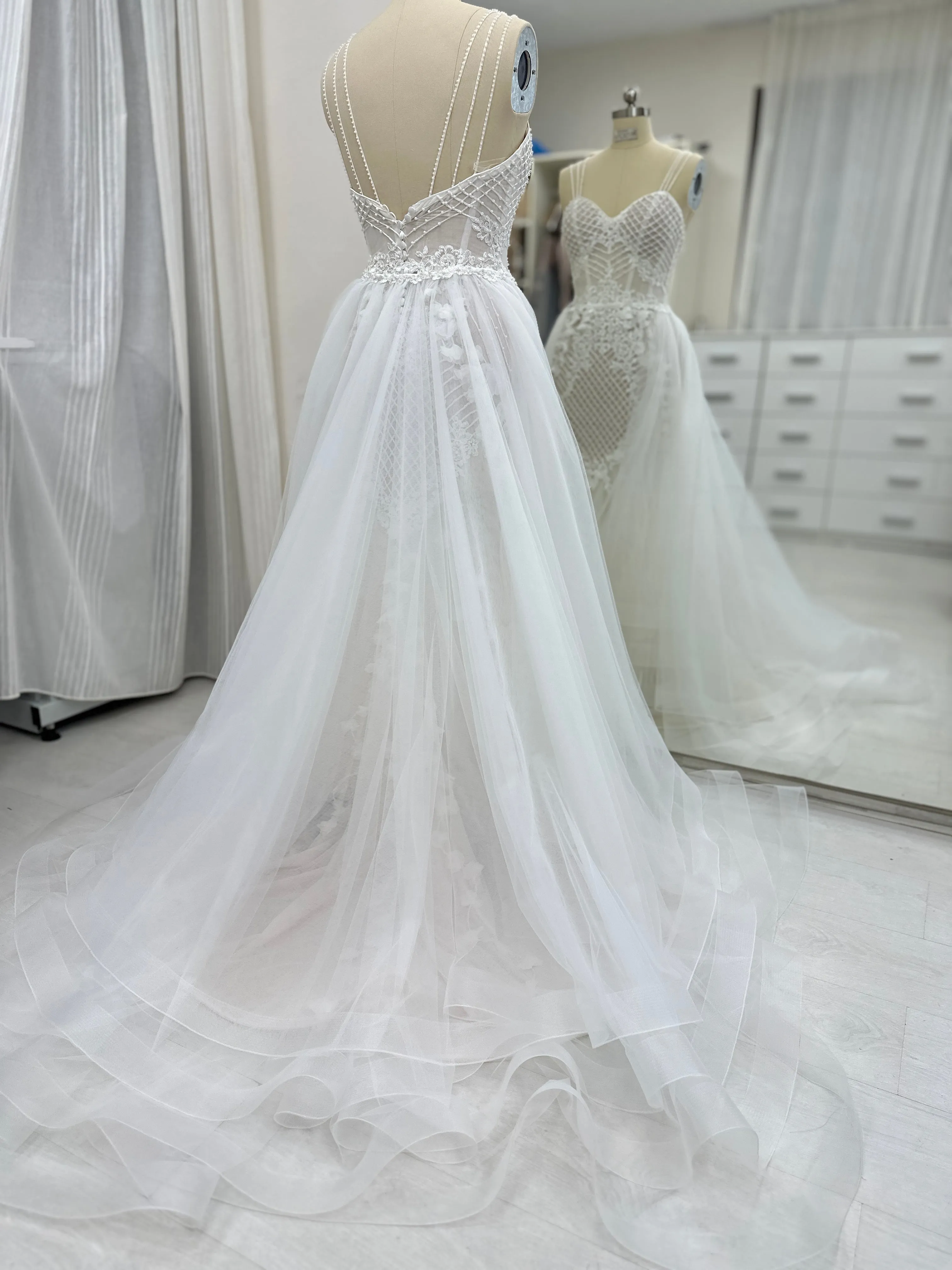 Elegant Romantic Lace Wedding Dress Low Back