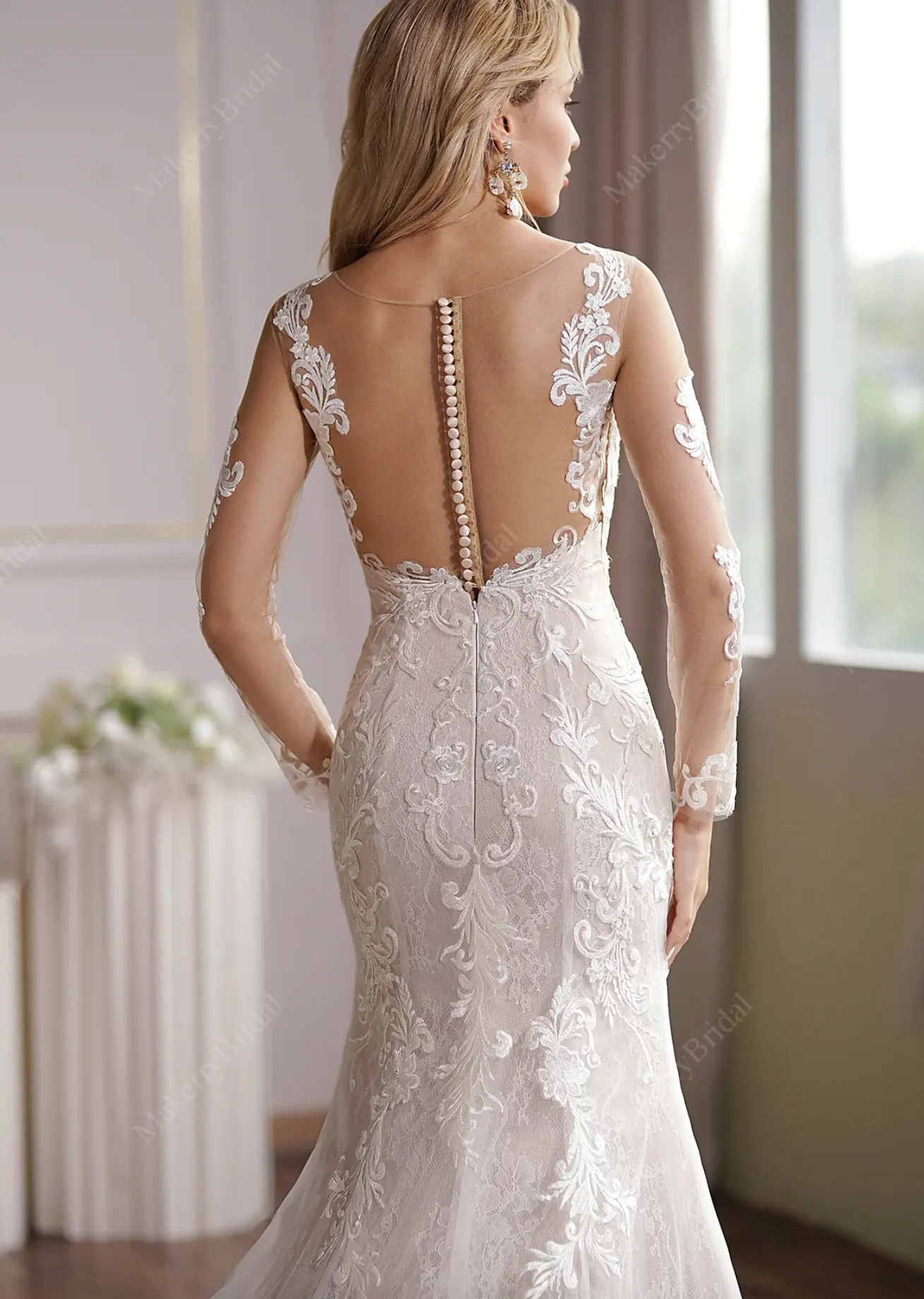 Long Sleeve Lace Appliques Bridal Dress With Illusion Back