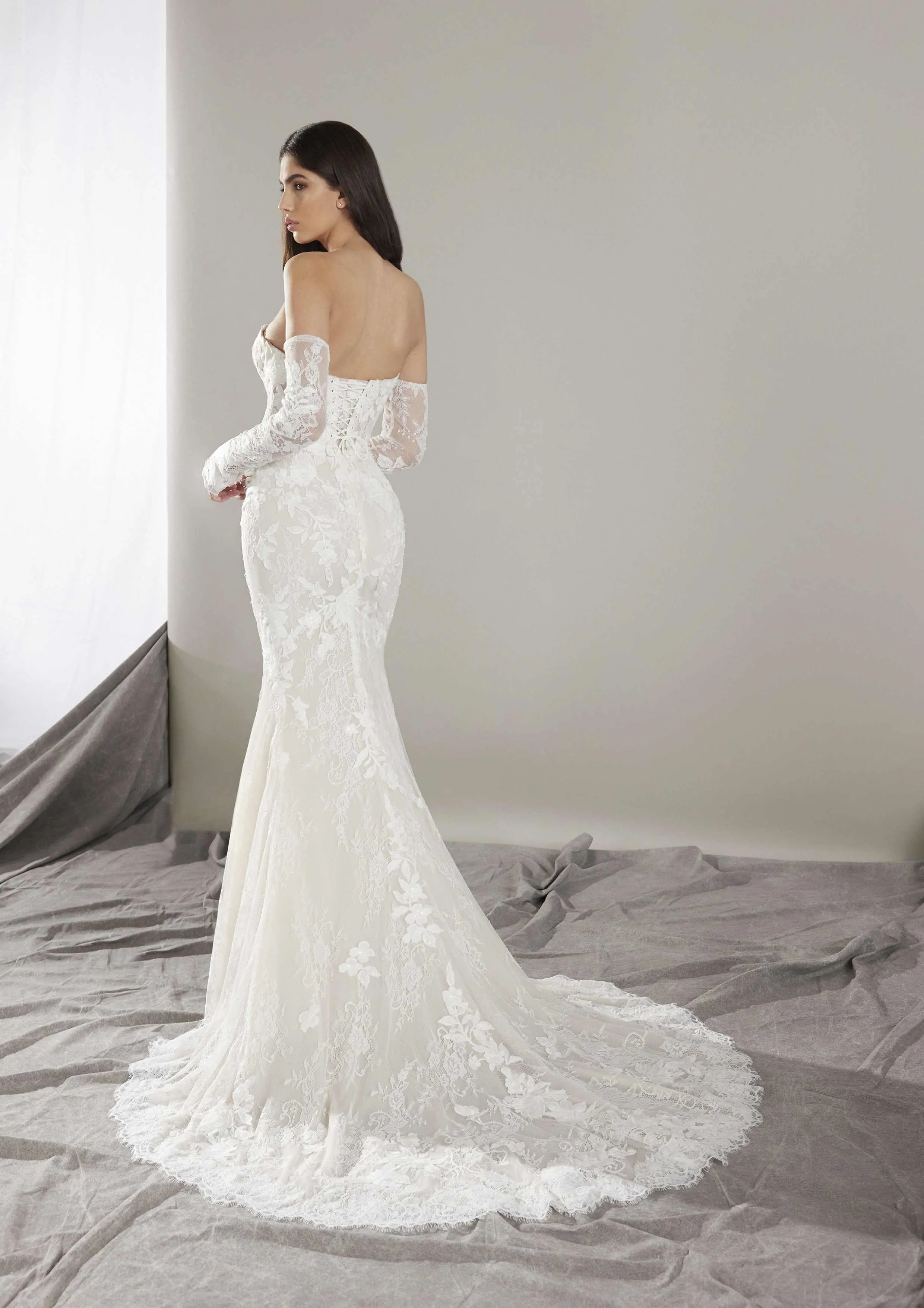 Pronovias: Hart