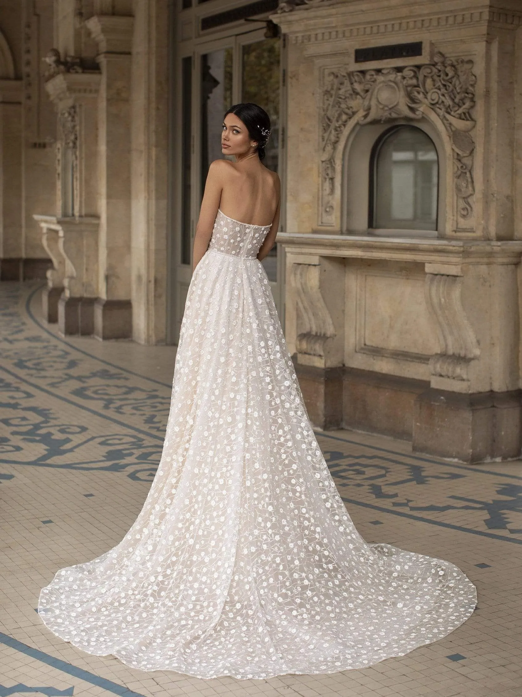 Pronovias Privee: Hopkins
