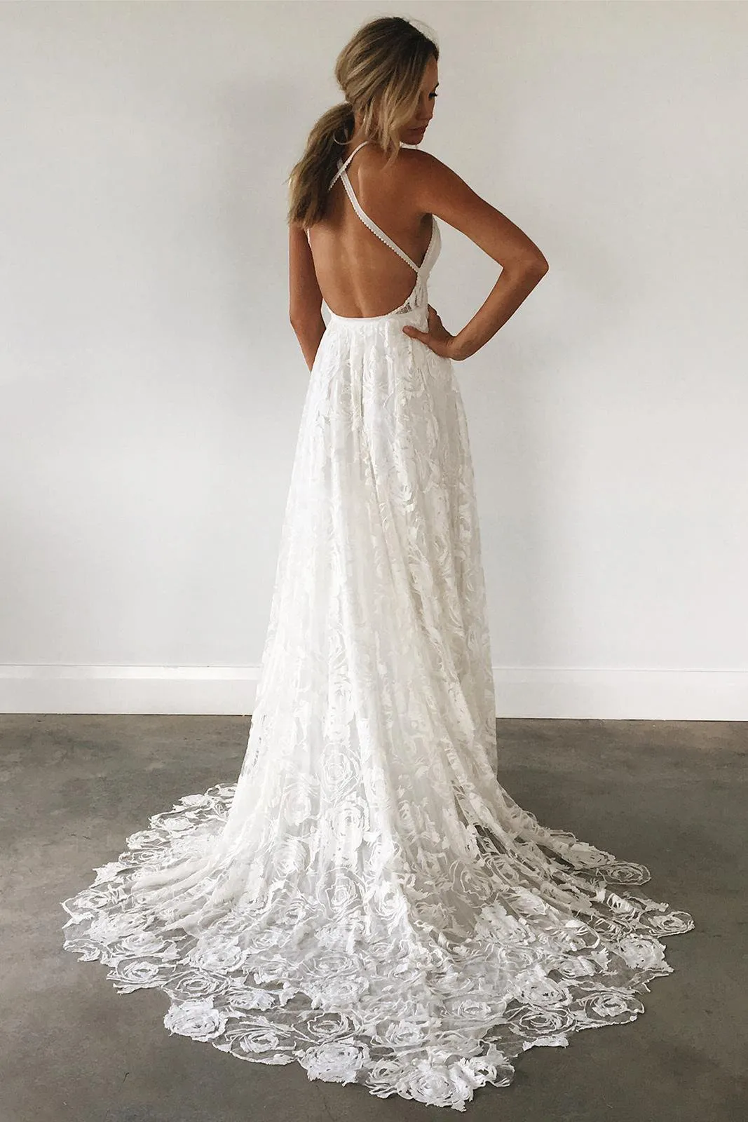Romantic Lace Halter Neckline A-line Wedding Dresses With Appliques WD019