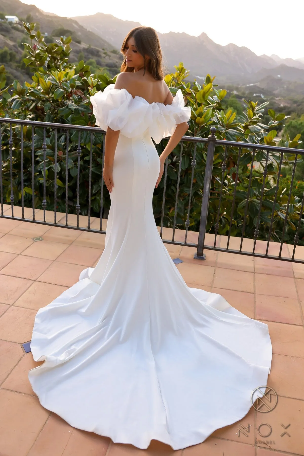 Ruffled Off Shoulder Bridal Mermaid Gown_JW984