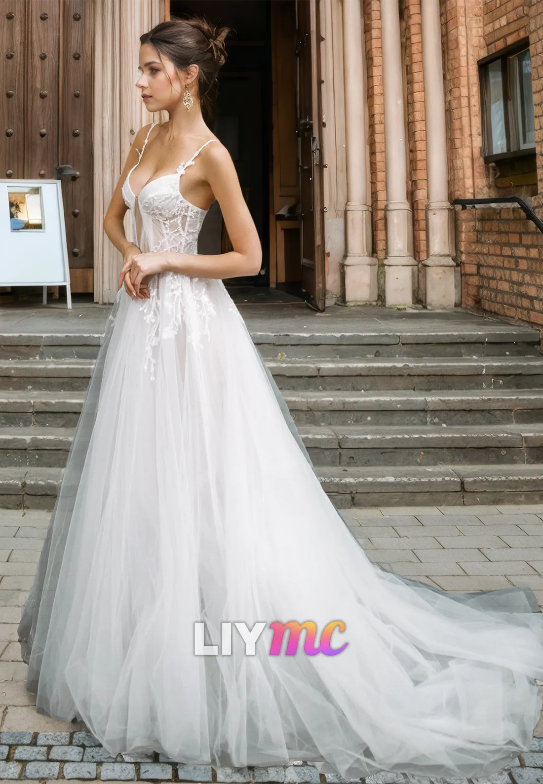 Sweetheart Spaghetti Straps Tulle Floral Appliques A-Line Wedding Dress