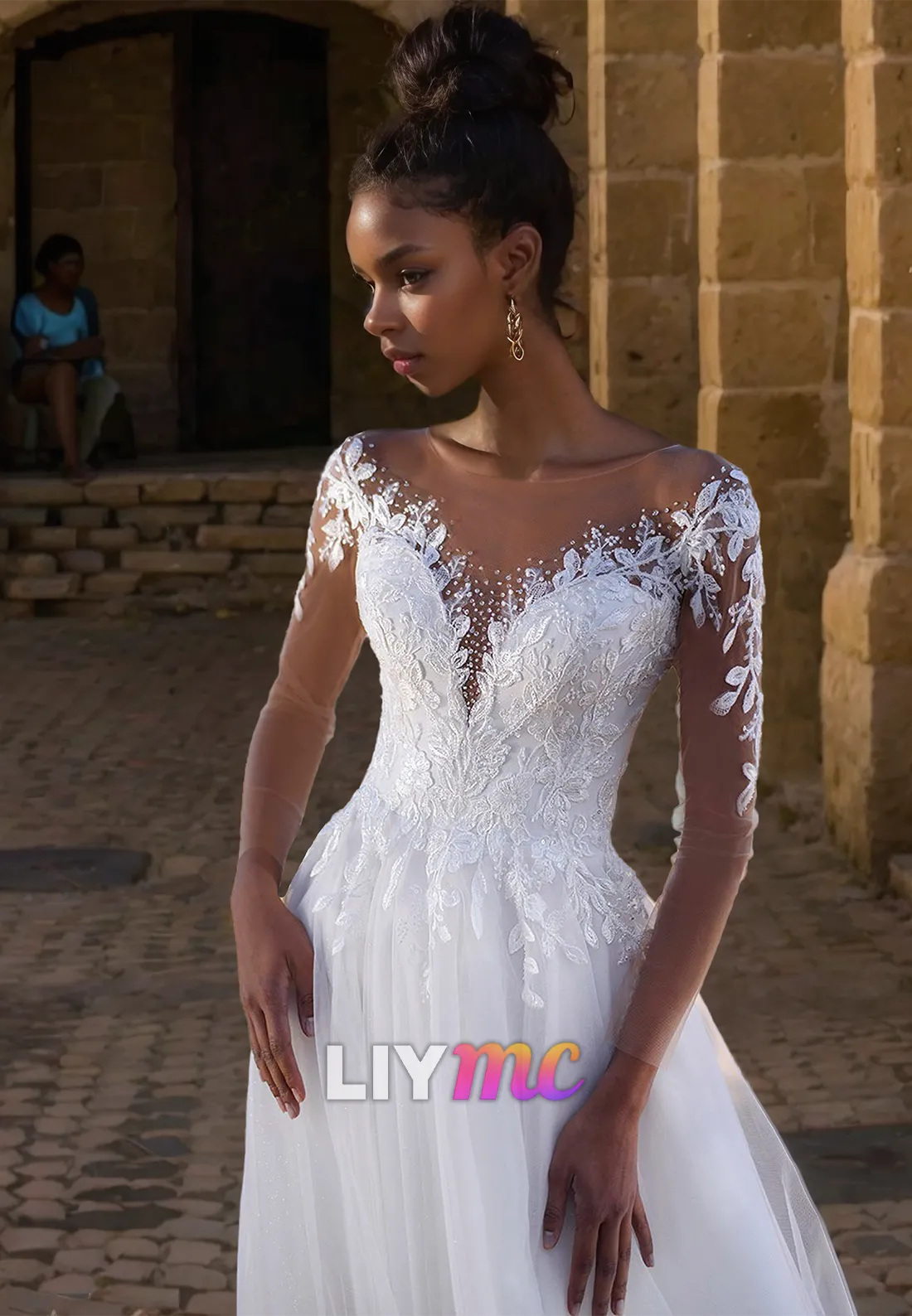 V-Neck Long Sleeves Appliques Tulle Ball Gown Wedding Dress