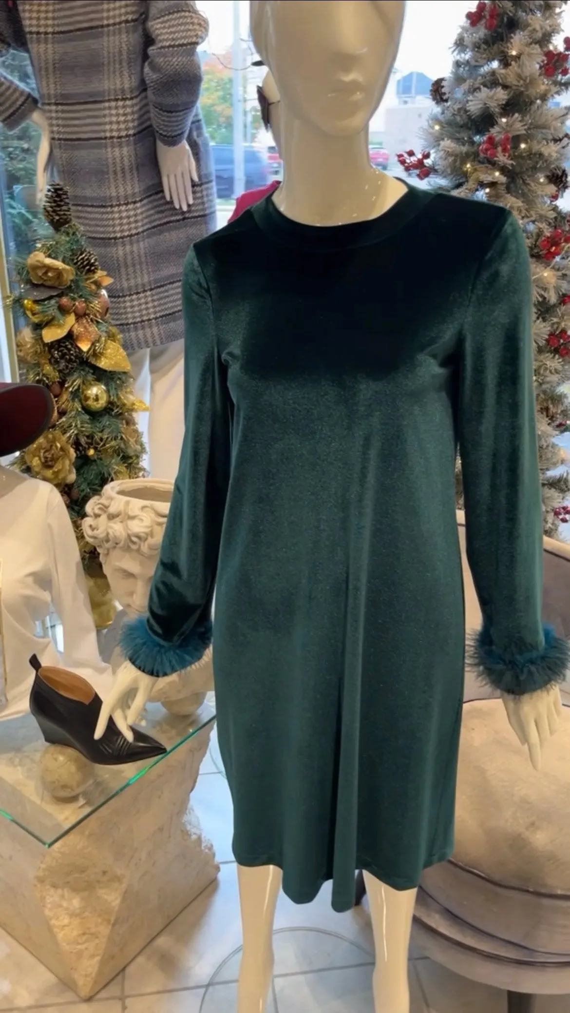 Velvet  dress with feather *