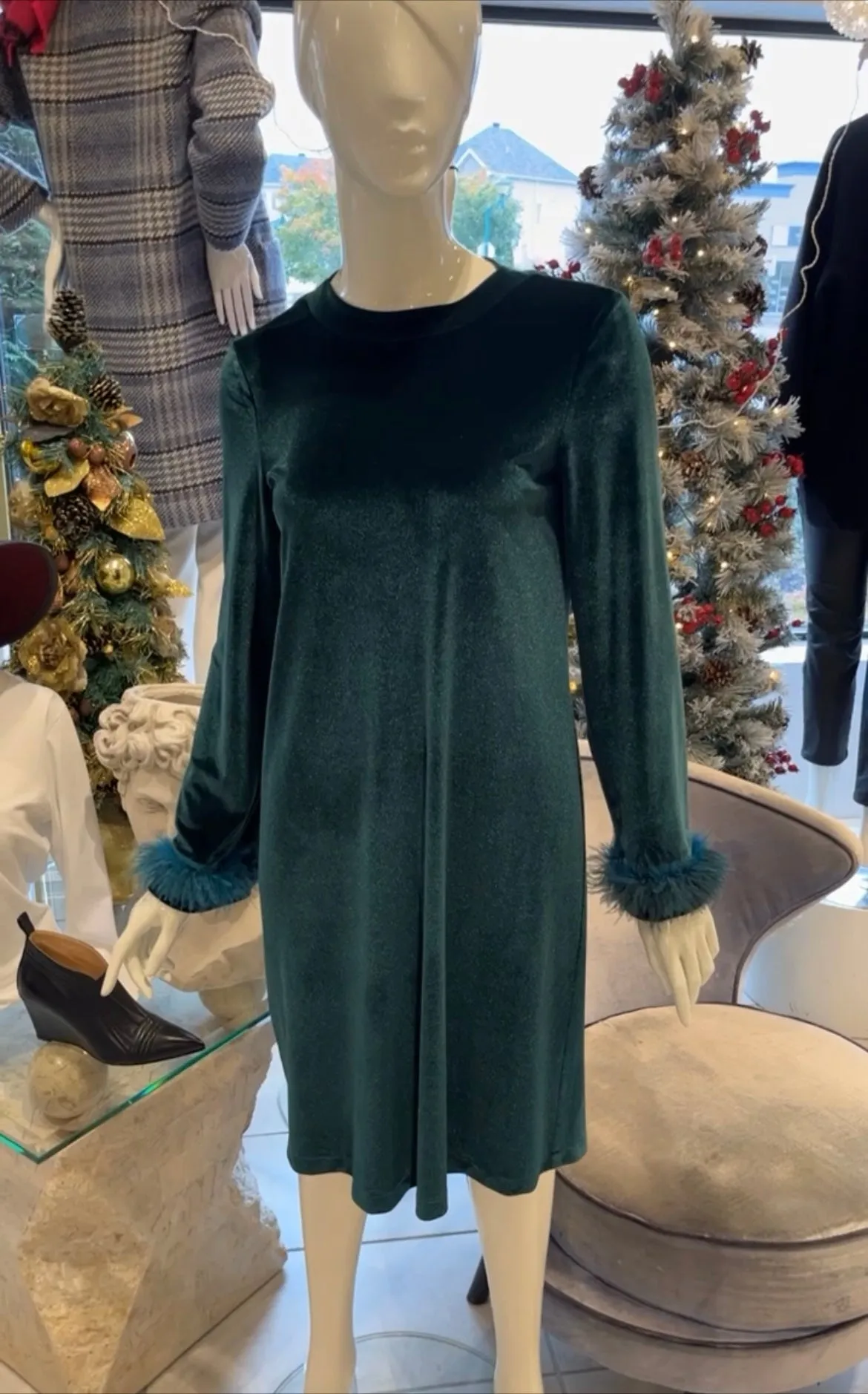 Velvet  dress with feather *